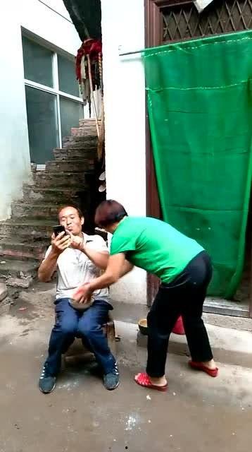 边吃瓜边读书视频,轻松愉悦的阅读体验