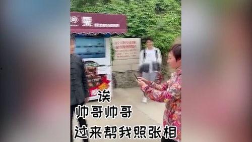 偶遇明星吃瓜路人视频