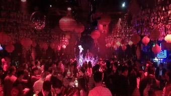 武汉酒吧dj吃瓜视频,揭秘夜店幕后趣闻