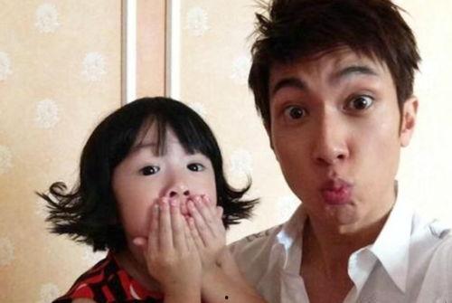 吴尊和女儿吃瓜视频大全,瓜田乐享亲子时光